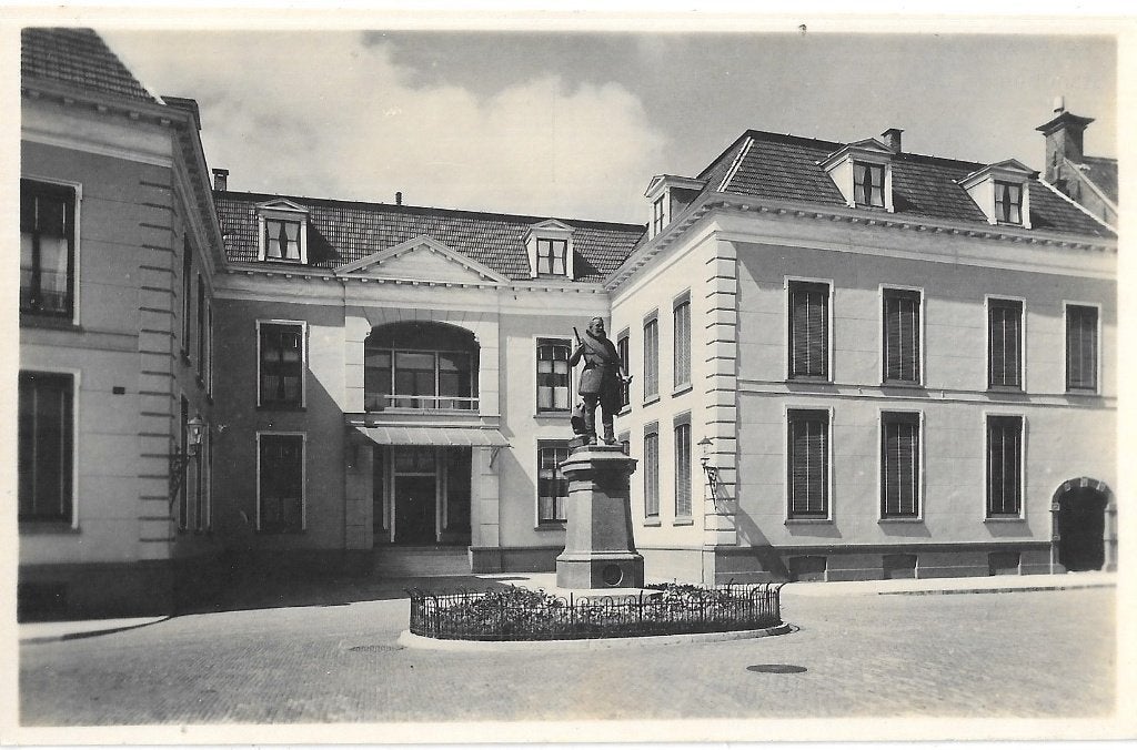 AK Leeuwarden - Standbeeld "Us Heit", Verzenden, 1940 tot 1960, Ongelopen, Friesland