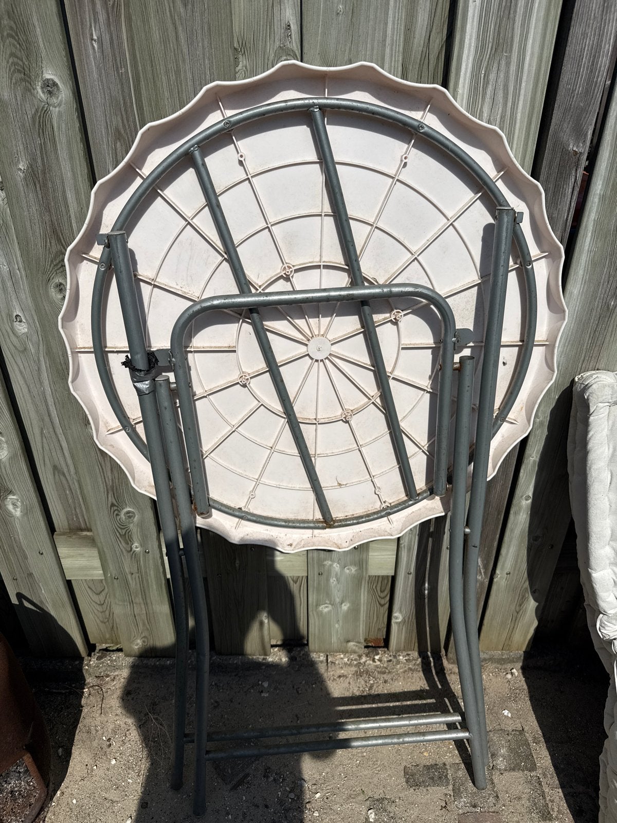 Opvouwbare tuintafel, rond, wit met metalen frame, Tuin en Terras, Tuintafels, Ophalen, Gebruikt, Rond, Metaal