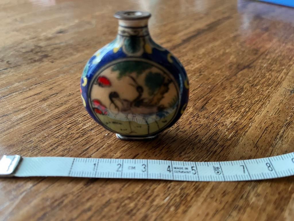 Chinese snuifflesje met emaille decoratie., Ophalen of Verzenden
