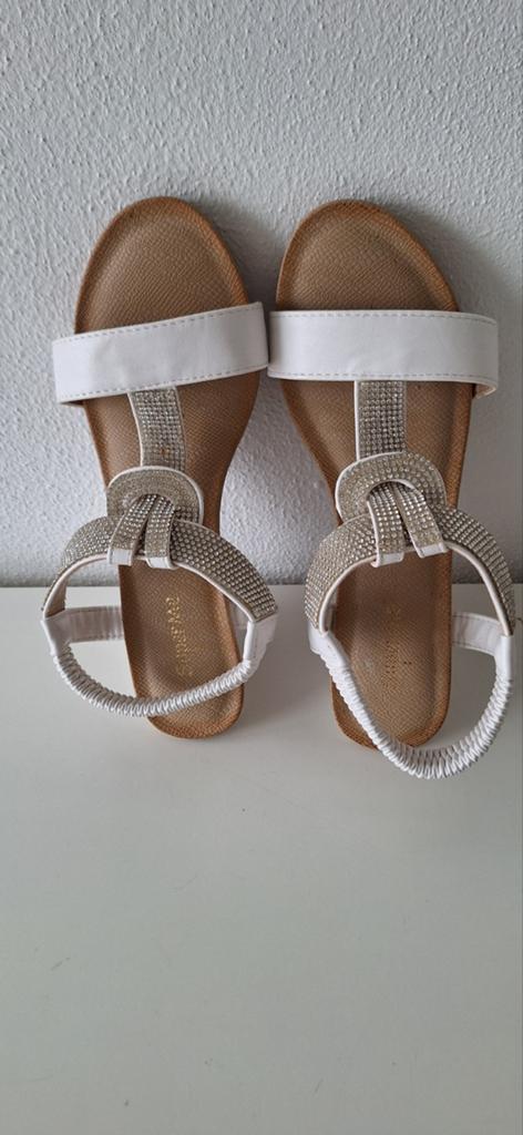 Sandalen wit met sleehak, Ophalen of Verzenden, Zo goed als nieuw, Wit, Sandalen of Muiltjes