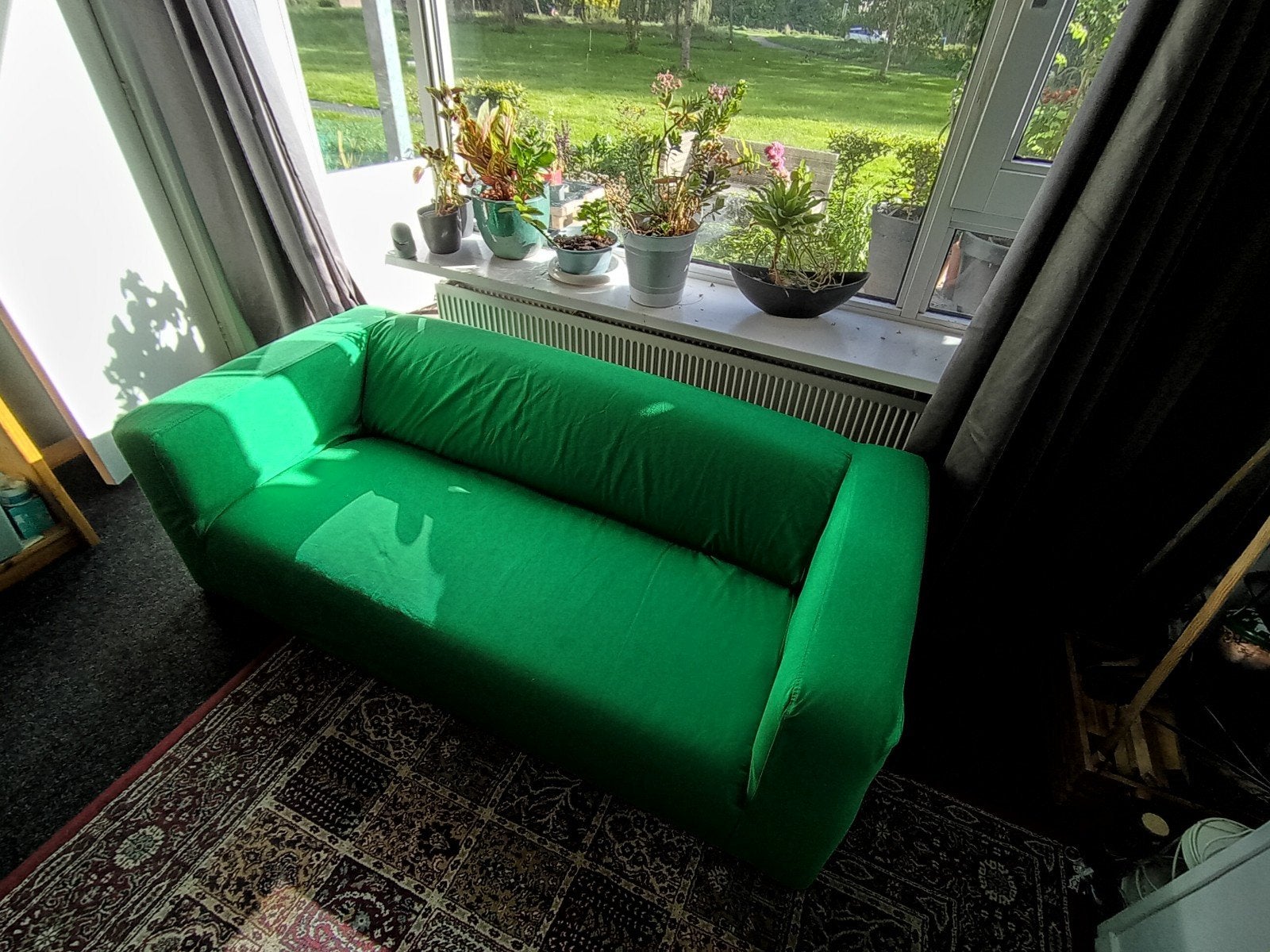 Ikea Klippan 2-zits bank met 2 hoezen (groen en kleurrijk), Huis en Inrichting, Ophalen, Gebruikt, 150 tot 200 cm, Tweepersoons