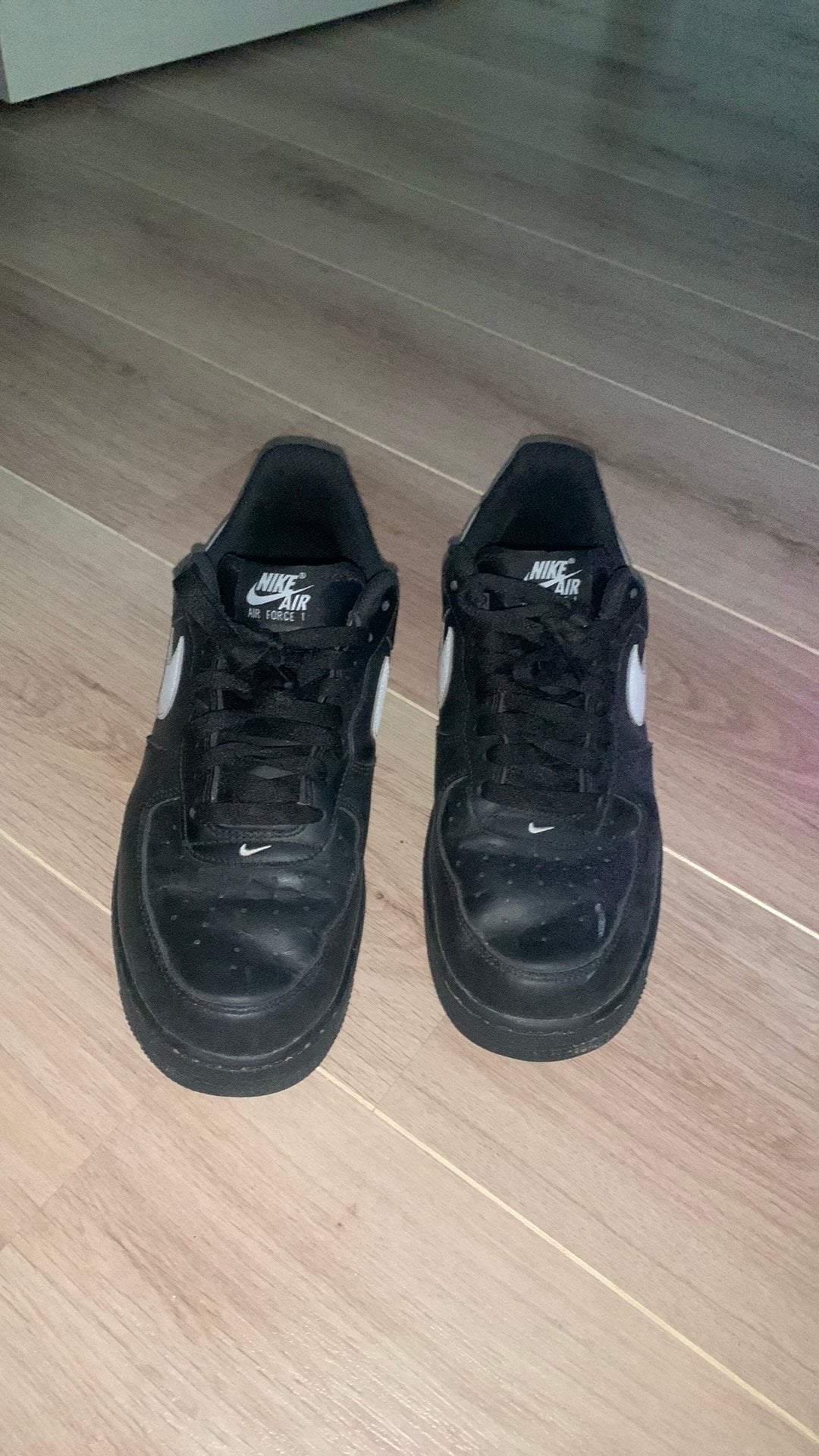 Nike air force 1 zwart met wit logo maat 43, Zwart, Ophalen of Verzenden, Sneakers of Gympen, Gedragen
