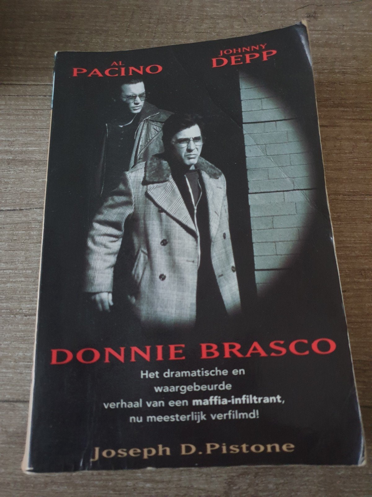 Donnie Brasco - Het dramatische en waargebeurde verhaal, Boeken, Ophalen of Verzenden, Gelezen, Joseph D. Pistone