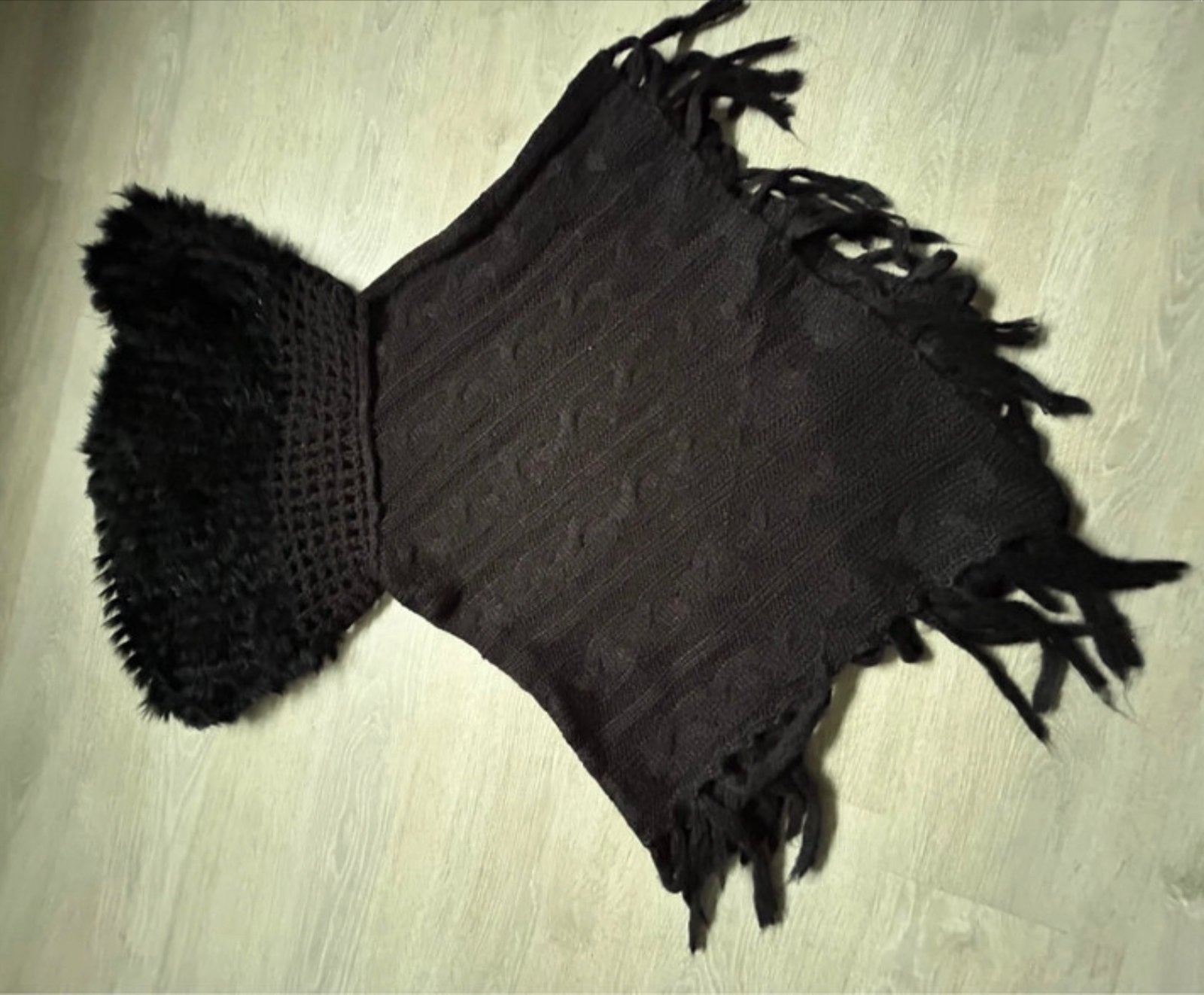 Zwarte gebreide poncho met bontkraag merk PREZIOSA, Ophalen of Verzenden, Zo goed als nieuw, Maat 38/40 (M), Zwart