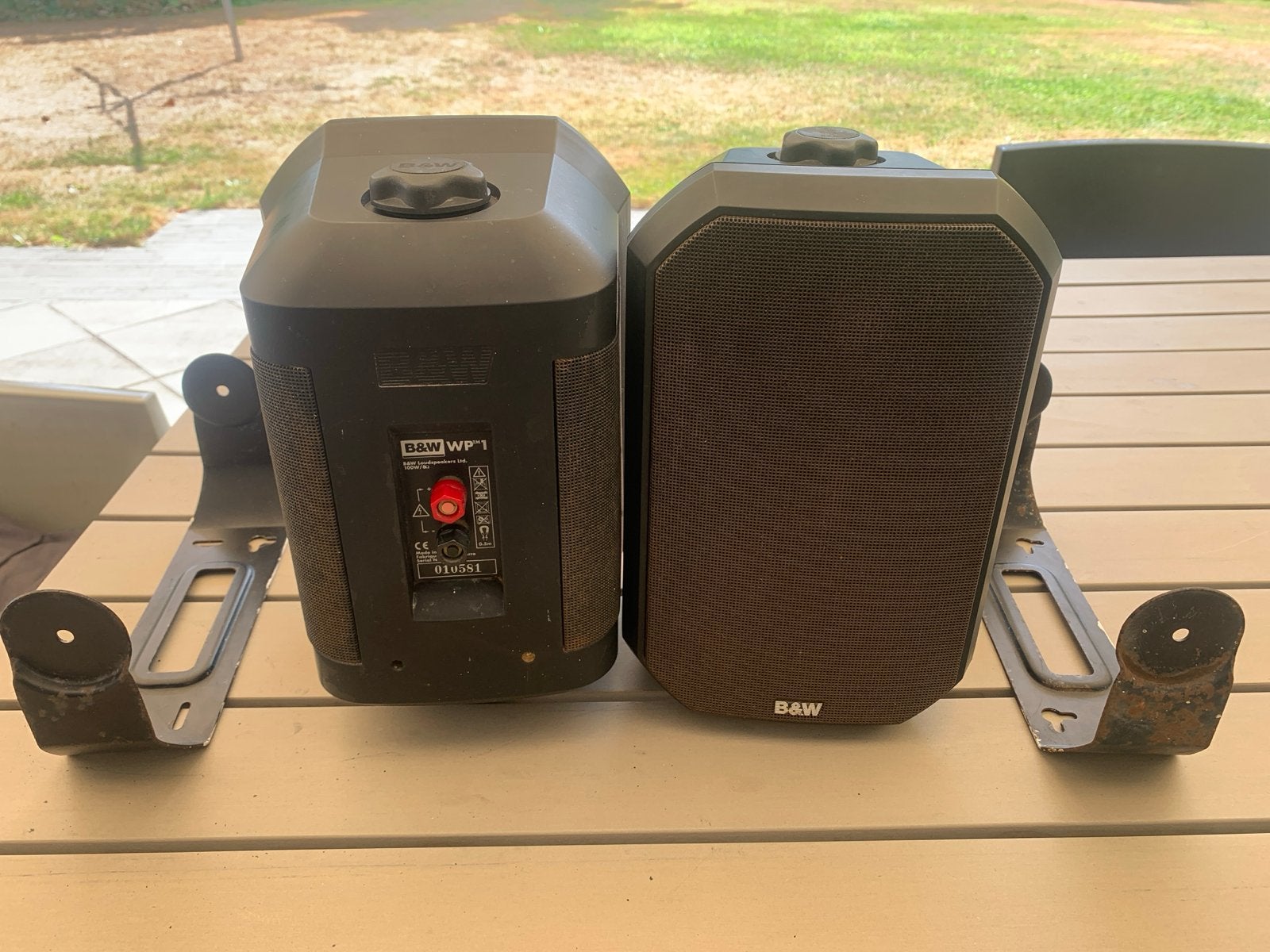 B&W WP1 Outdoor Speakers met Muurbeugels - Gebruikt