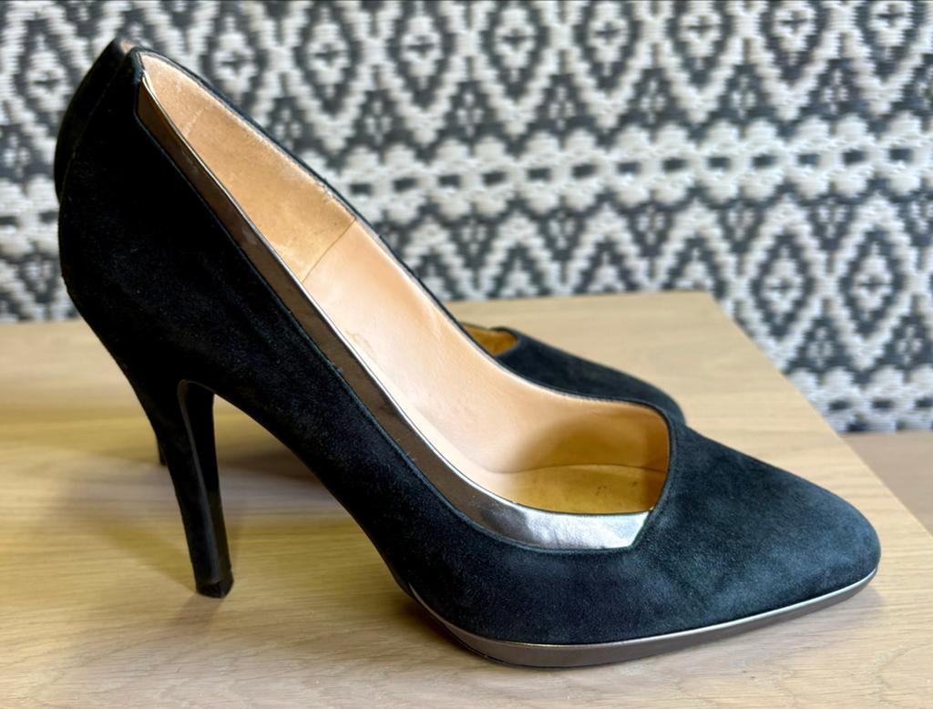 Zwart suede pumps, Ophalen of Verzenden, Gedragen, Zwart
