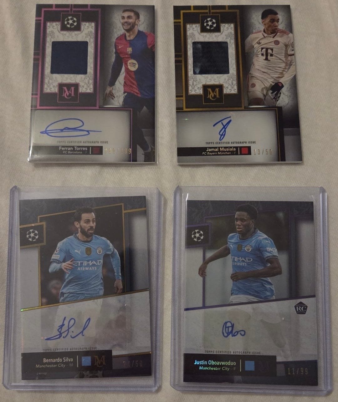 Topps Museum Collection Autograph Relic Kaarten Voetbal, Ophalen, Zo goed als nieuw, Buitenlandse clubs, Spelerskaart