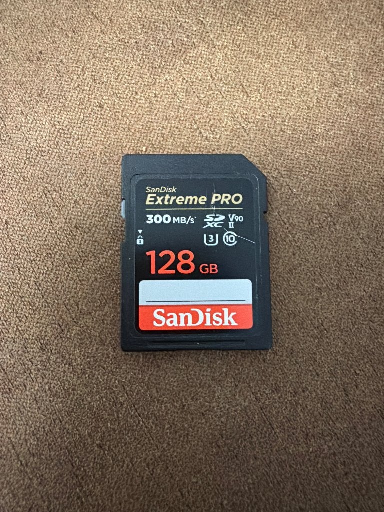 Sandisk extreme pro 128GB 300MB/S v90 II, Audio, Tv en Foto, Fotografie | Geheugenkaarten, Ophalen, SD, Sandisk, Zo goed als nieuw