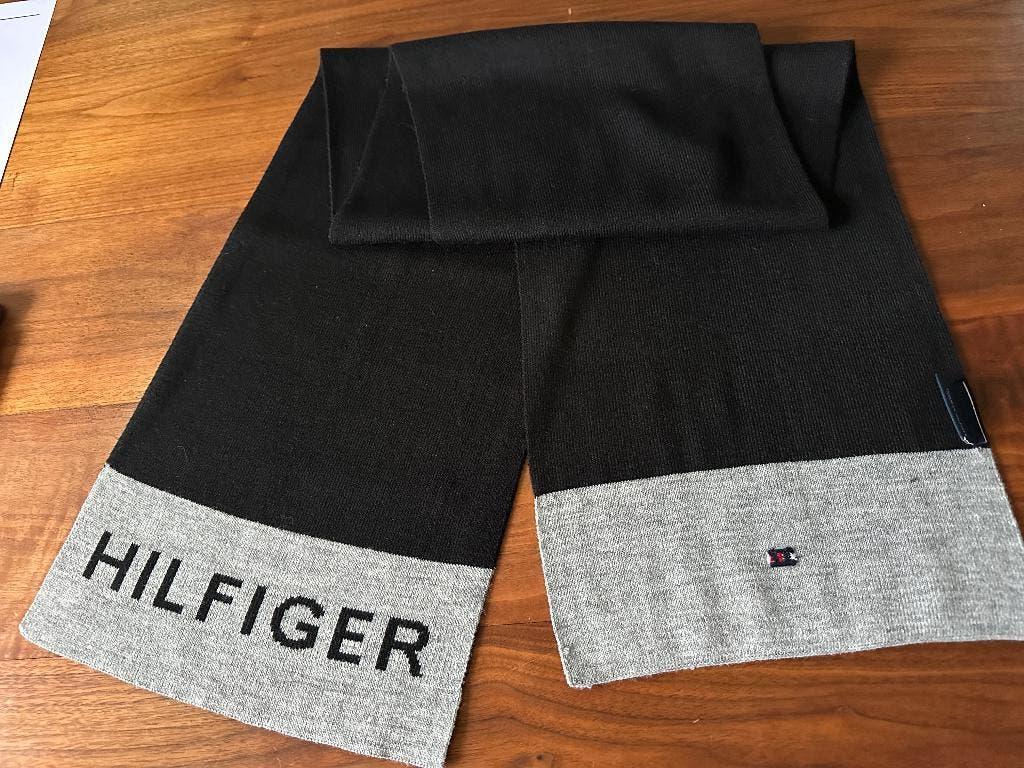 Nieuwe Sjaal Hilfiger zwart met grijs, Ophalen of Verzenden, Nieuw, Maat 42/44 (L), Sjaal