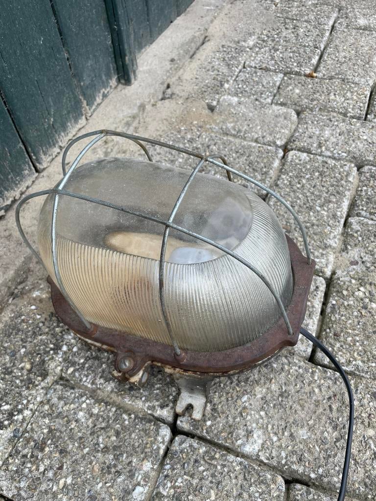 Oude metalen wand lamp vintage look, Antiek en Kunst, Ophalen