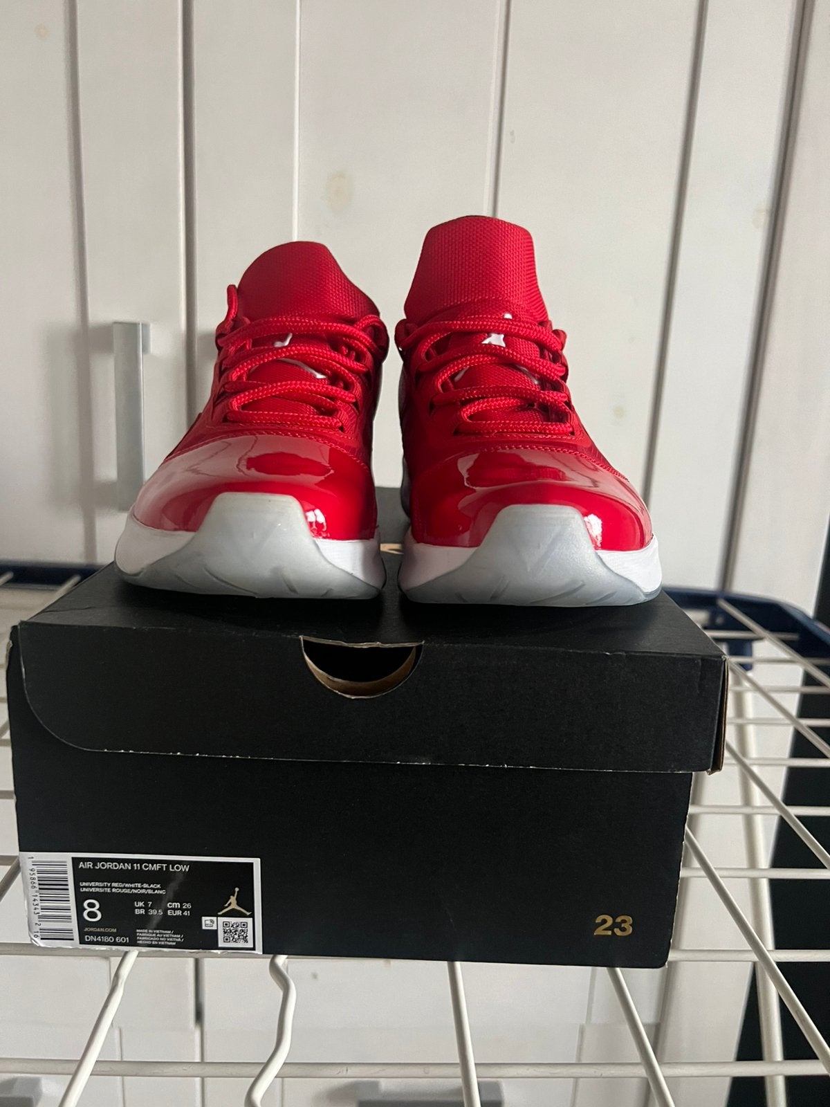 nike air jordan cmft 11 low red, maat 41, Ophalen, Overige kleuren, Sneakers of Gympen, Zo goed als nieuw