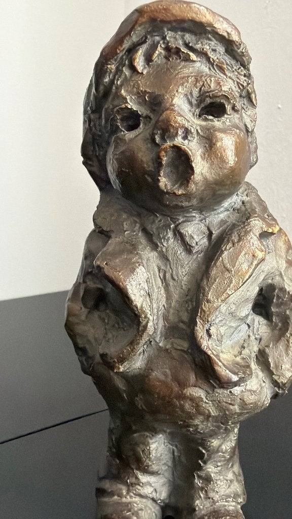 Jongen met pet ( Truus Coumans ), Ophalen of Verzenden, Brons, Beeld, 20 - 50 cm
