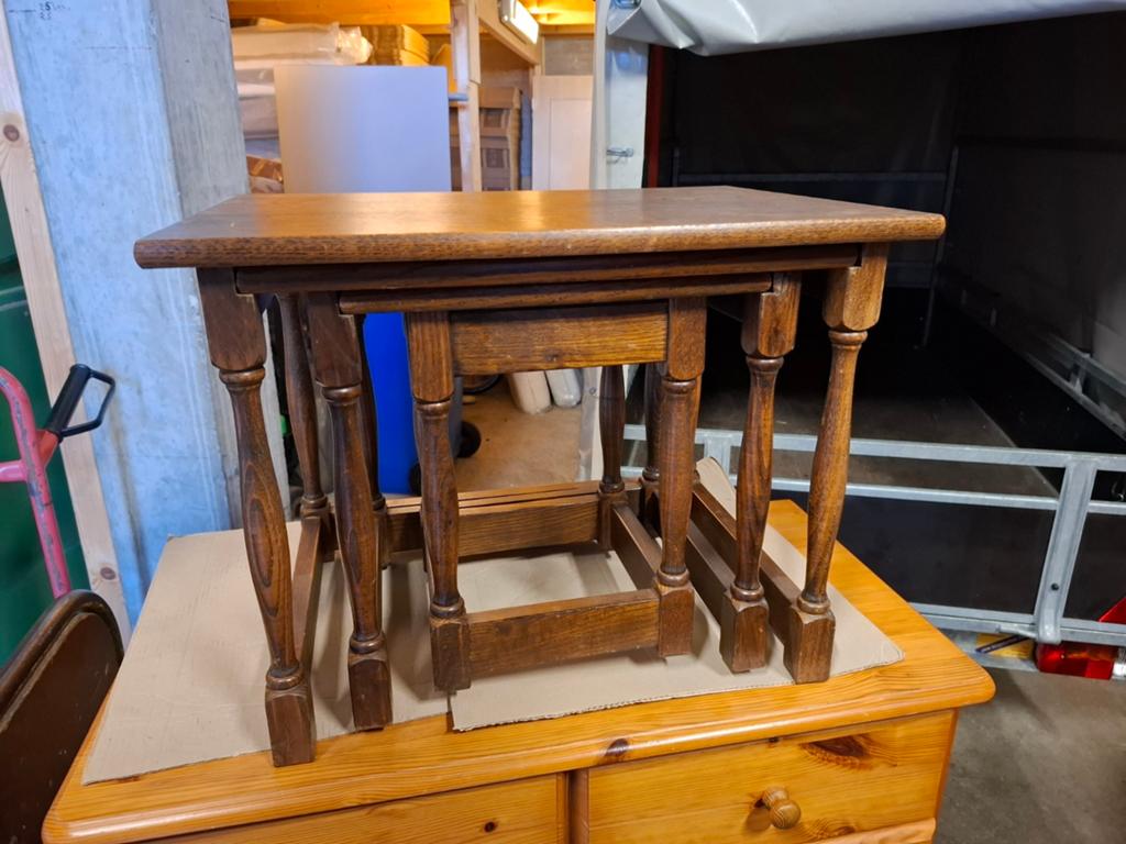 Set klassieke bijzettafeltjes, donker eiken, Ophalen