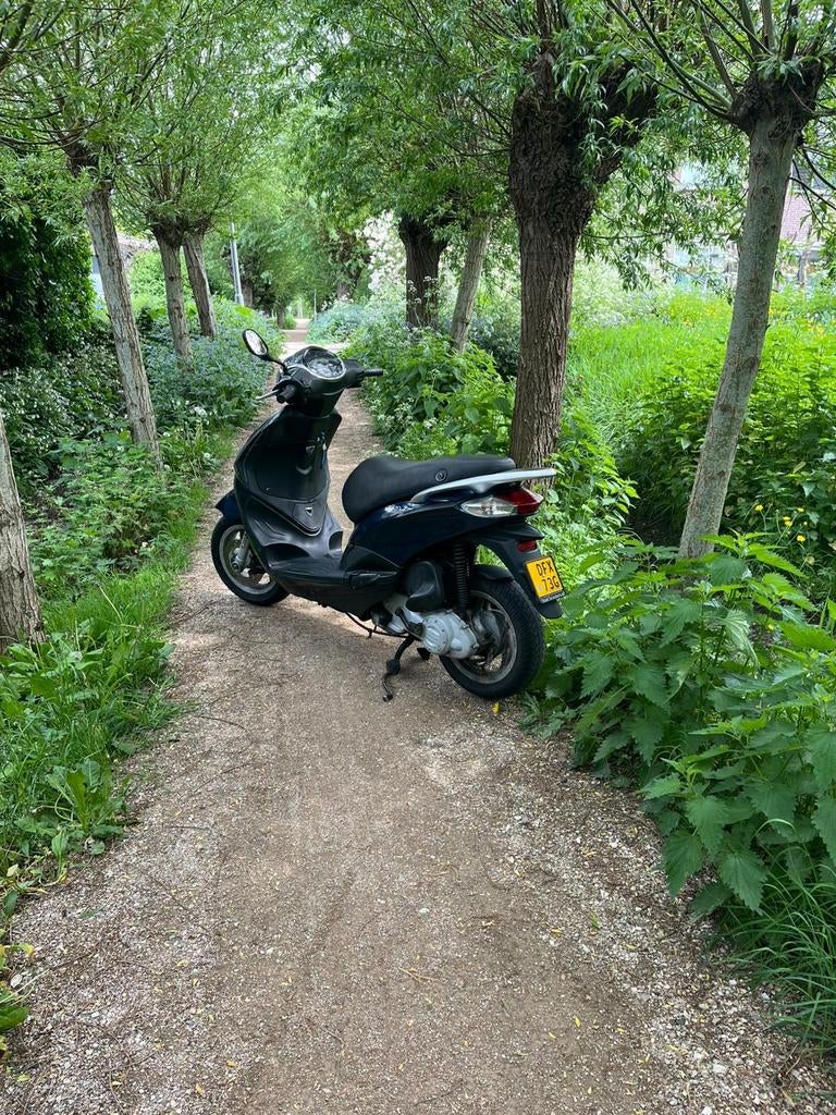 Piaggio Fly - geel kenteken, Fietsen en Brommers, Scooters | Piaggio, Gebruikt, Fly, Maximaal 45 km/u, Benzine, Ophalen