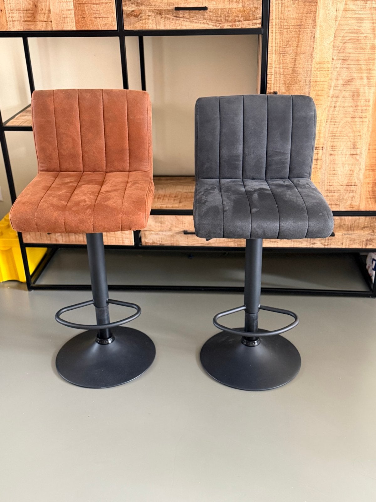Set van 2 barkrukken - In hoogte verstelbaar, Ophalen, Gebruikt, In hoogte verstelbaar, 90 cm of meer
