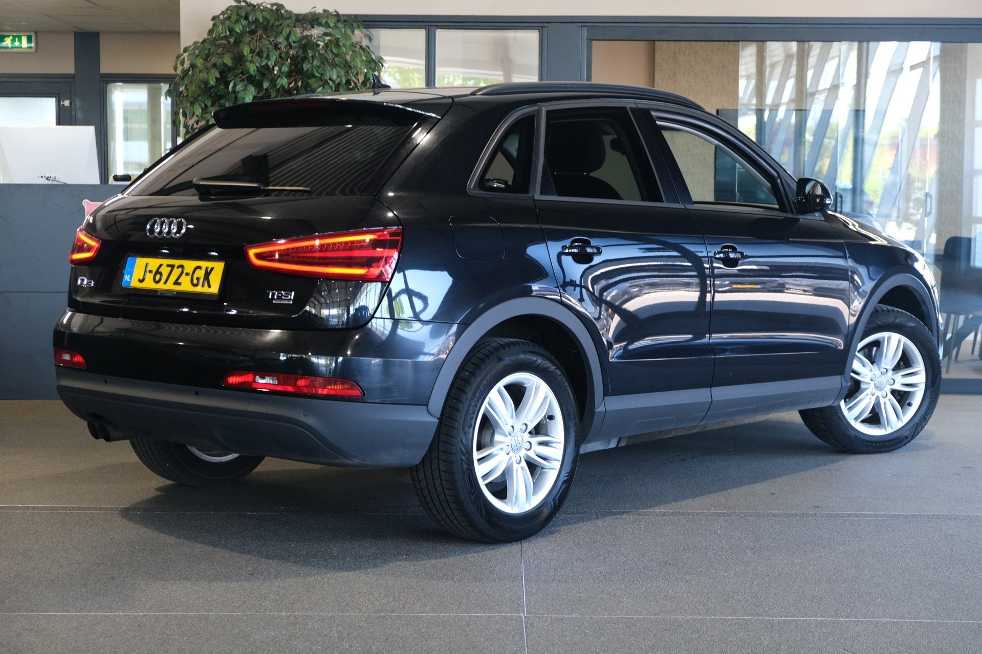Audi Q3 2.0 TFSI quattro S-Tronic Navi Cam Trek Cruise Pdc, Auto's, Audi, Euro 5, Stof, Gebruikt, Zwart