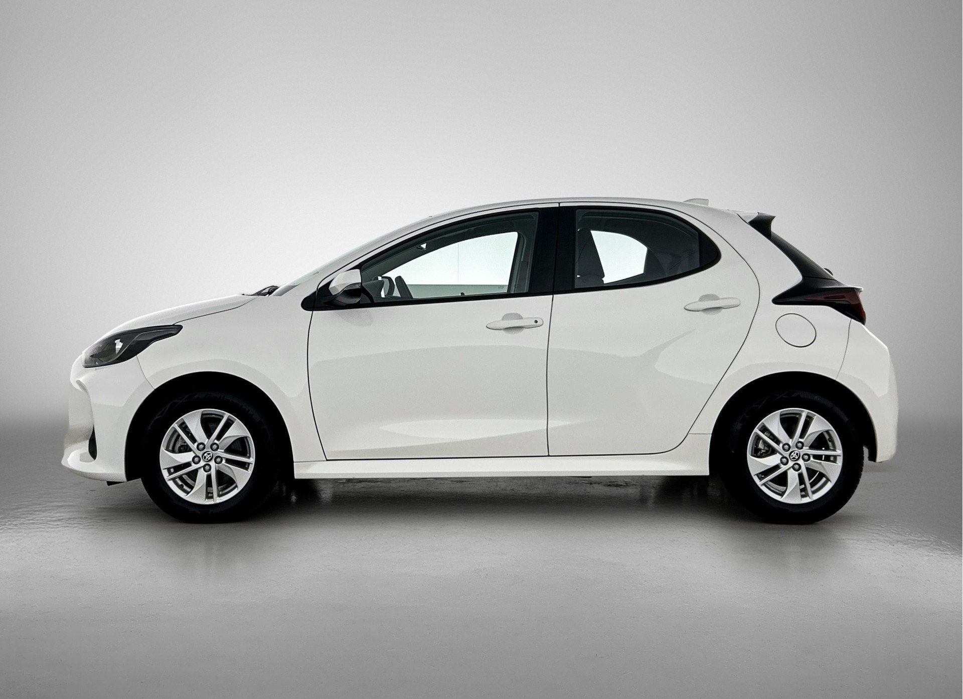 Toyota Yaris 1.5 Hybrid 115 Active | BTW Voertuig | Apple Ca, 12 maanden, Gebruikt, Wit, 1490 cc