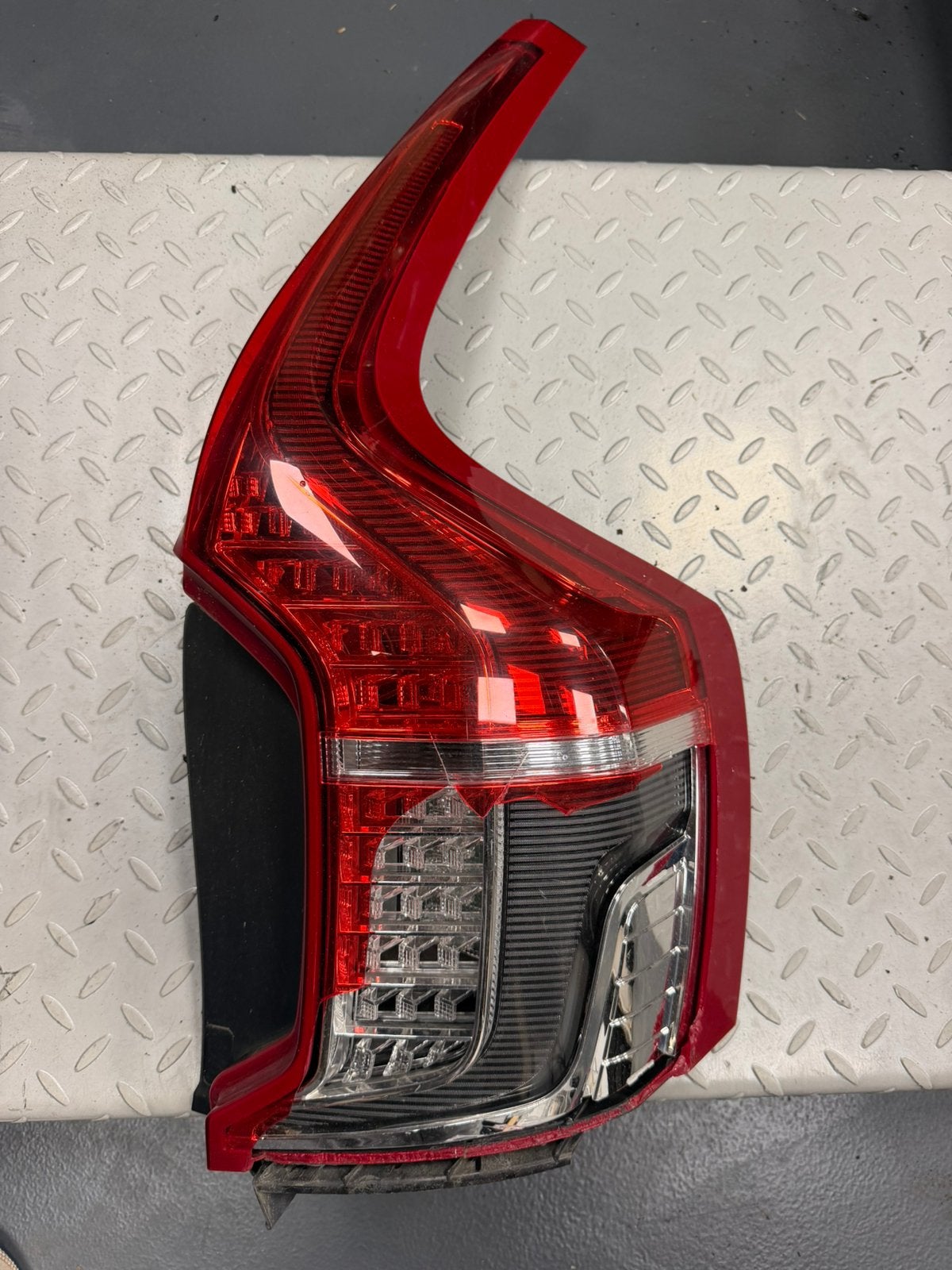 R. Achterlicht volvo xc90 (schade), Auto-onderdelen, Verlichting, Ophalen of Verzenden, Volvo
