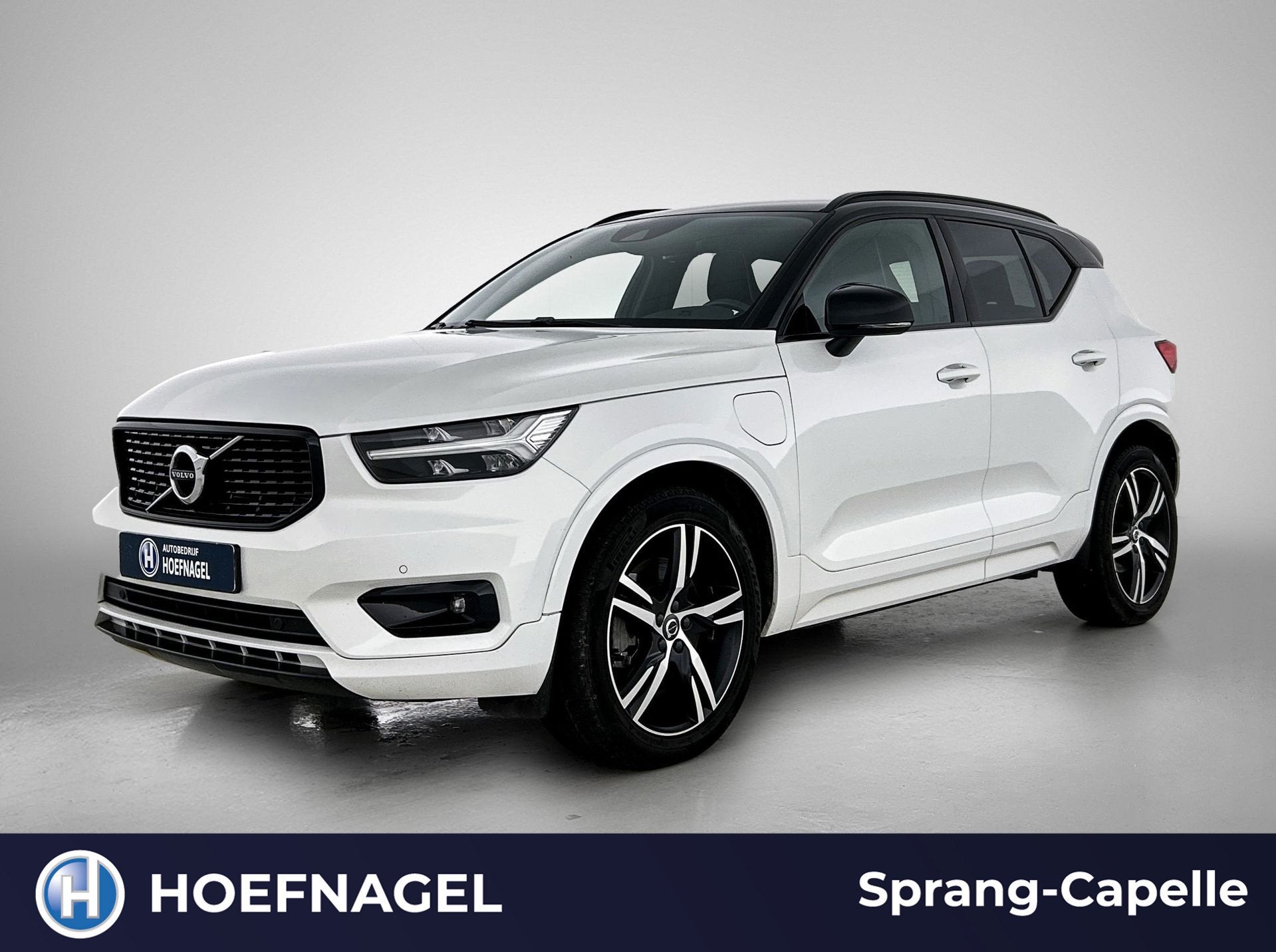 Volvo XC40 1.5 T5 Recharge R-Design | Camera | Navigatie | C, Auto's, Wit, Plug-in hybride, Bedrijf, Hybride Elektrisch/Benzine
