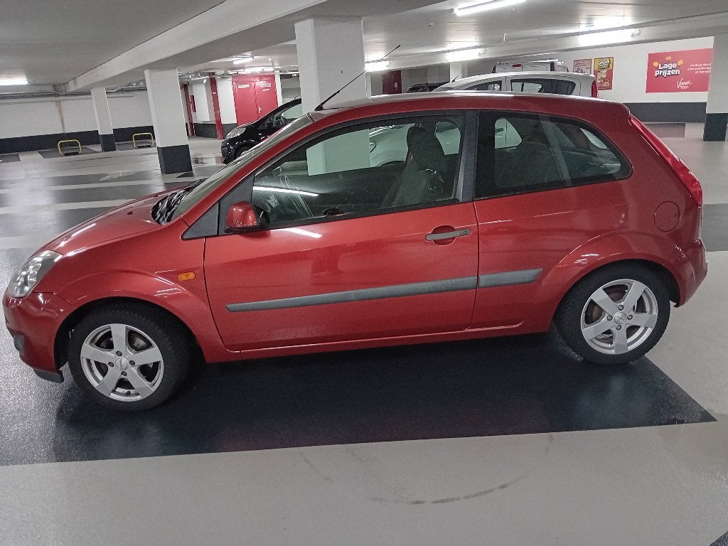 Ford Fiësta Futura 1.4 16V 3 drs. 2006 Oranje/Rood, Voorwielaandrijving, Stof, 40 €/maand, 4 cilinders