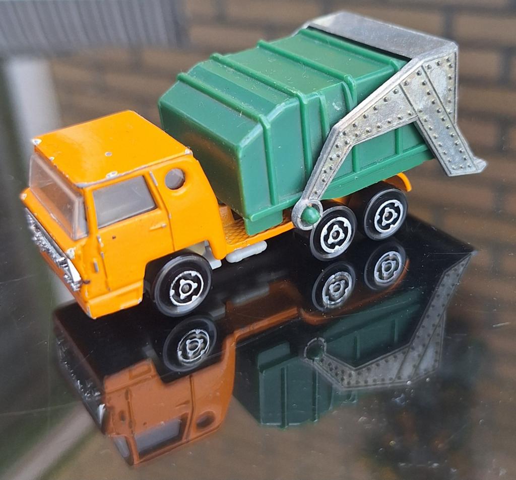 Majorette  Bernard vuilniswagen, Hobby en Vrije tijd, Modelauto's | Overige schalen, Ophalen of Verzenden, Zo goed als nieuw, Bus of Vrachtwagen