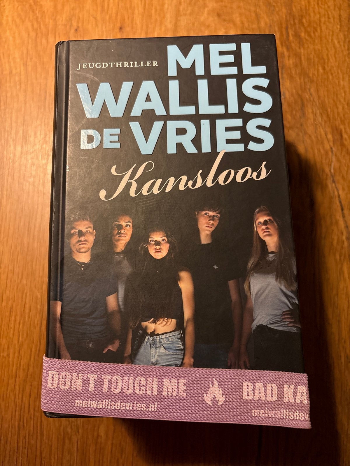 Mel Wallis de Vries - Kansloos (Jeugdthriller), Ophalen, Zo goed als nieuw, Nederland