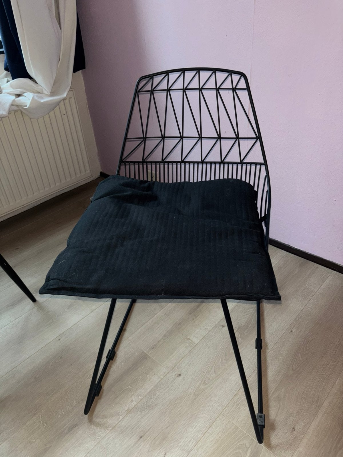 Stoel zwart - €5, Huis en Inrichting, Stoelen, Ophalen, Zo goed als nieuw, Zwart, Eén