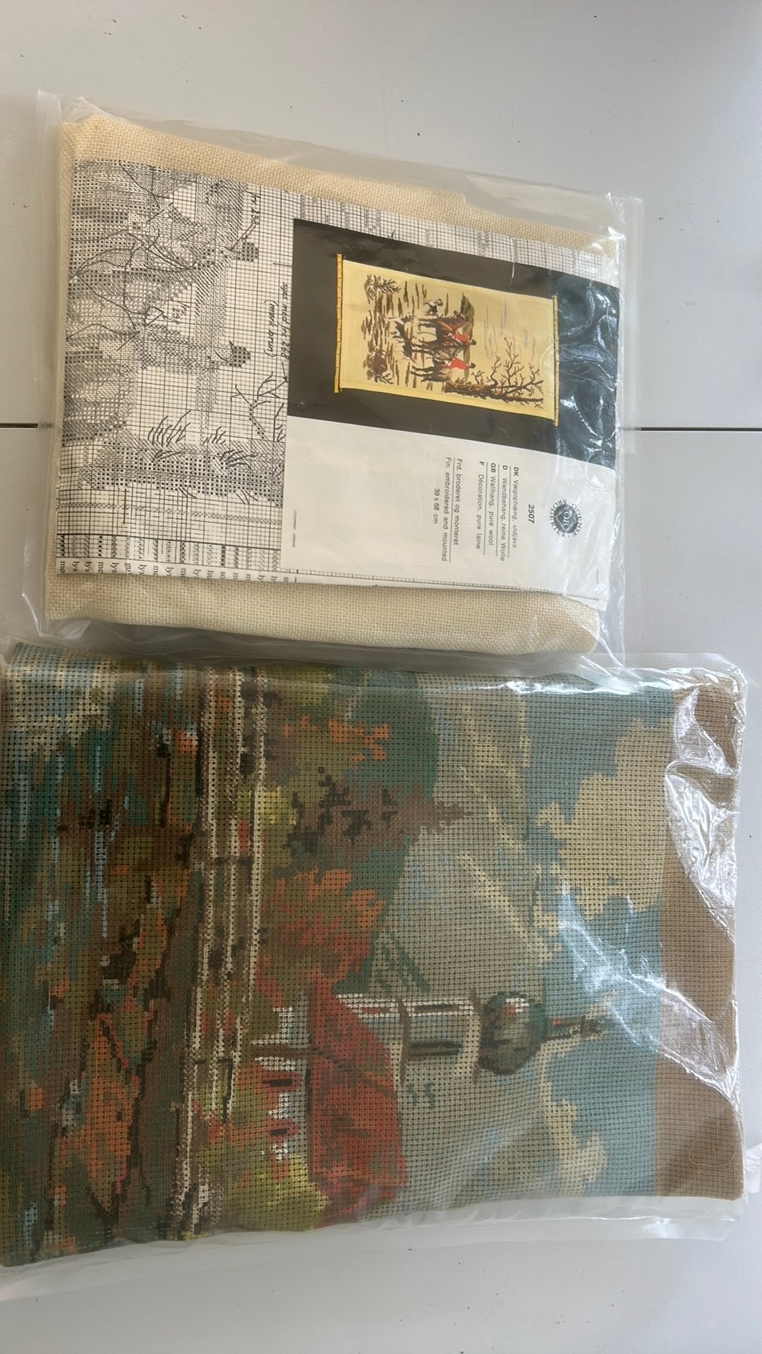 2 borduurpakketten met wol, Hobby en Vrije tijd, Ophalen of Verzenden, Nieuw, Borduurpakket