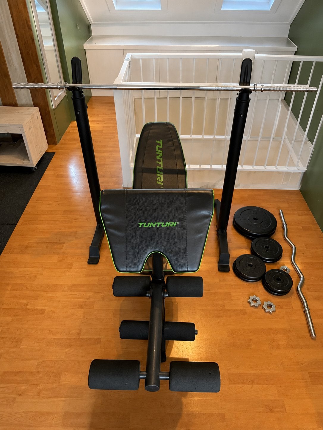 Tunturi Fitnessbank met halterstangen en gewichten, Sport en Fitness, Ophalen, Gebruikt, Armen, Fitnessbank