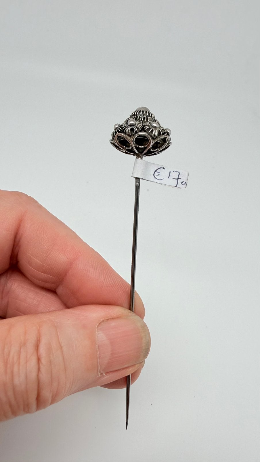 Antiek zilveren hoedenspeld met Zeeuwse knop. Lengte: 9,5 cm, Verzenden, Zilver