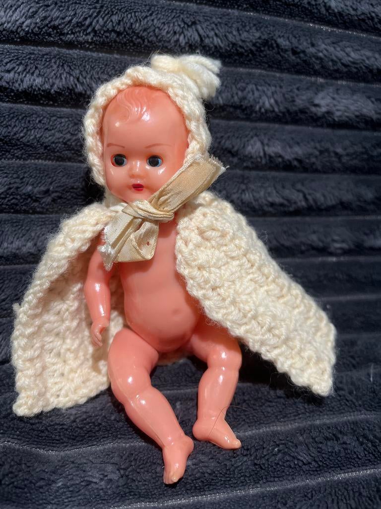 Vintage Made in Italy popje met gehaakt mutsje, Verzamelen, Ophalen of Verzenden, Gebruikt, Pop