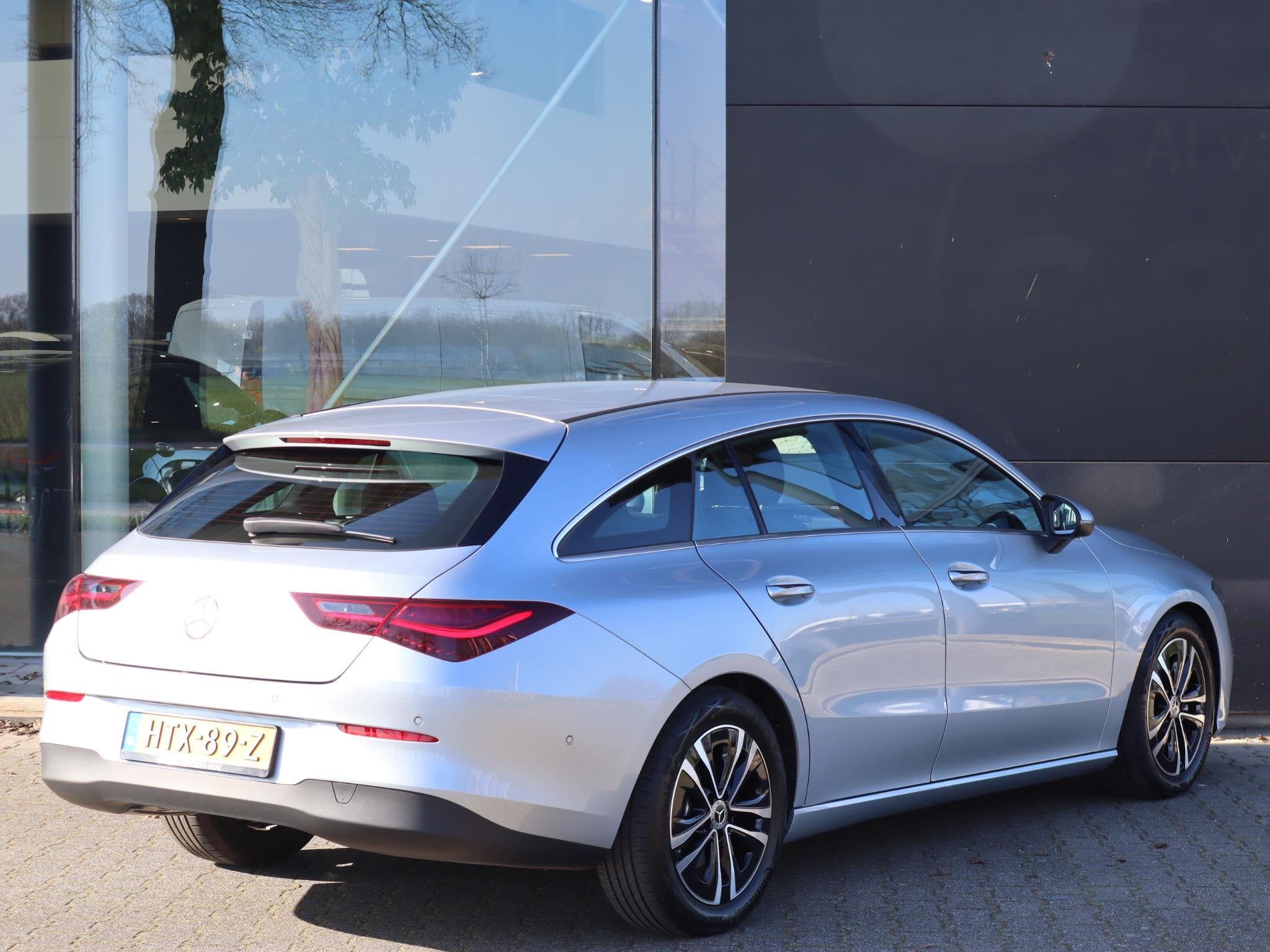 Mercedes-Benz CLA-klasse Shooting Brake 180 Star Edition l K, Auto's, 136 pk, Gebruikt, 4 cilinders, Leder en Stof