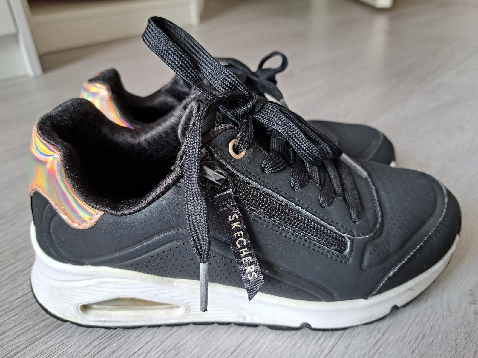 Nette skechers maat 34 zwart uno, Meisje, Schoenen, Zo goed als nieuw, Skechers