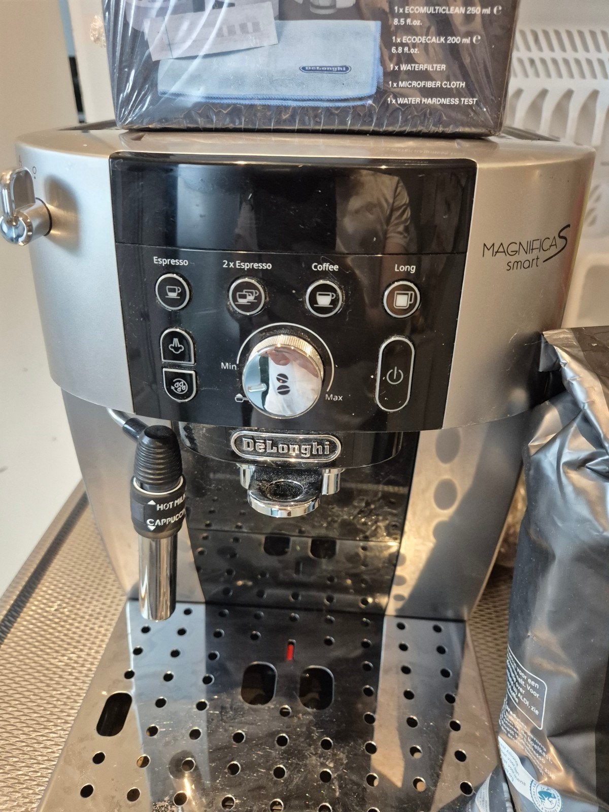 De'Longhi Magnifica S Smart Espressoapparaat, Witgoed en Apparatuur, Koffiezetapparaten, Stoompijpje, Gebruikt, Espresso apparaat