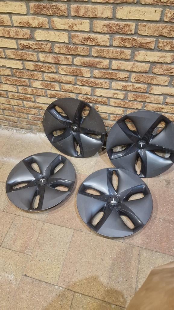 Tesla Model 3 Aero wieldoppen (4 stuks), Auto diversen, Wieldoppen, Ophalen of Verzenden, Zo goed als nieuw