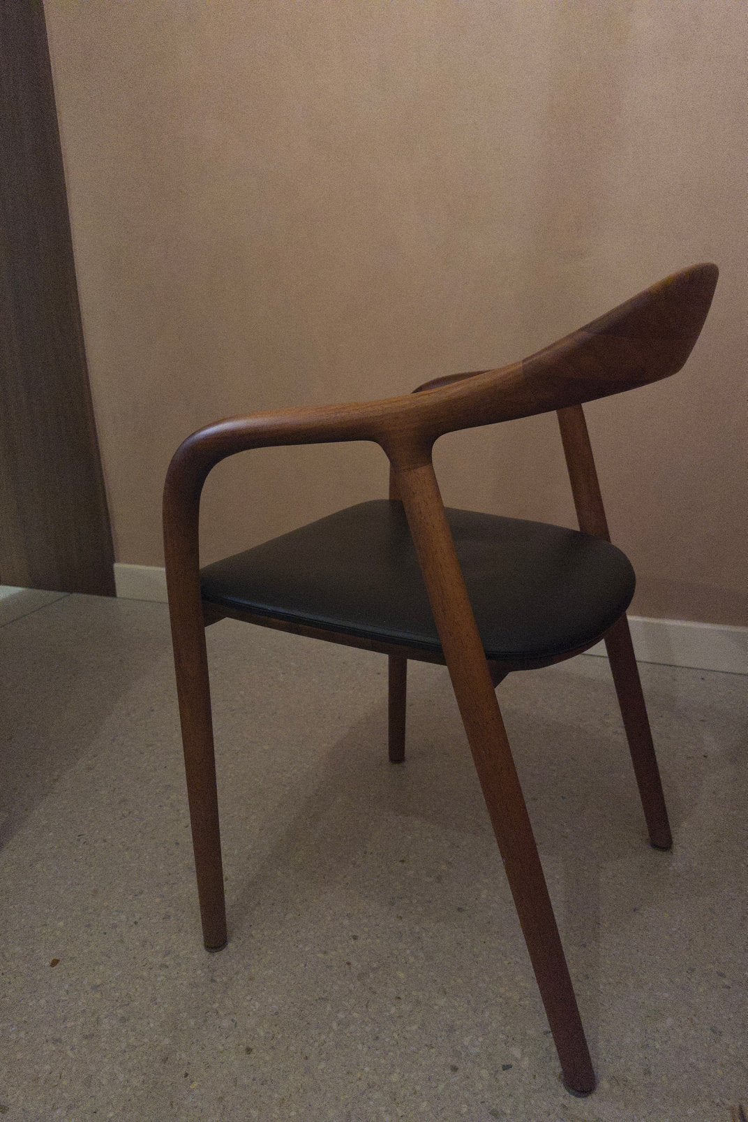 Te koop prachtige Neva dining chair, Huis en Inrichting, Stoelen, Zwart, Ophalen of Verzenden, Zo goed als nieuw, Klassiek en tijdloos design