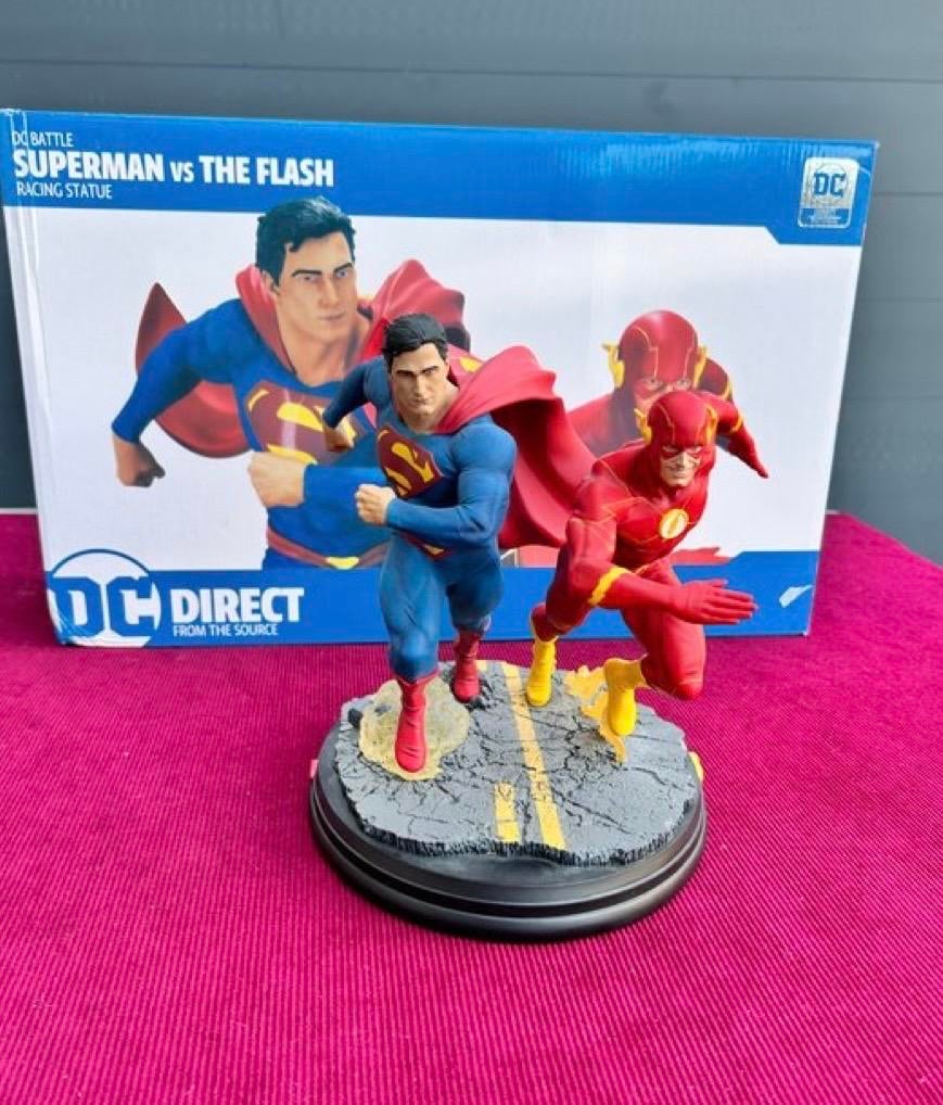 DC Battle Superman vs. The Flash Racing Statue - Limited Edi, Verzamelen, Ophalen of Verzenden, Nieuw