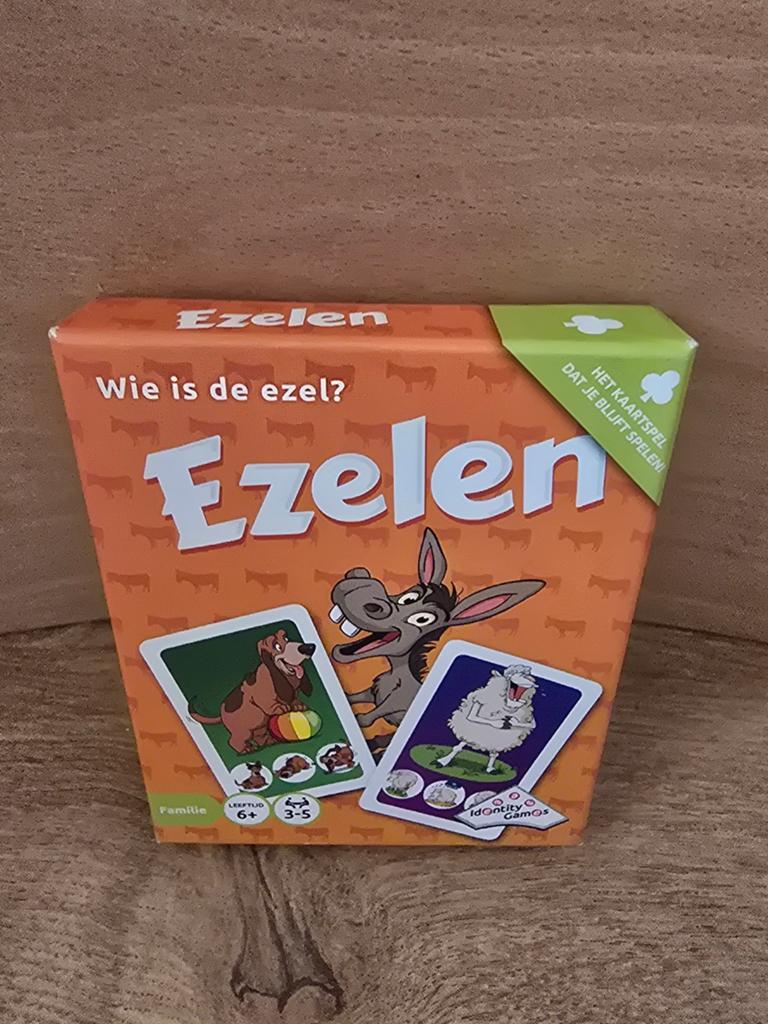 Ezels: Wie is de ezel? Kaartspel voor het hele gezin, Drie of vier spelers, Ophalen of Verzenden, Zo goed als nieuw, IdGiddy Games