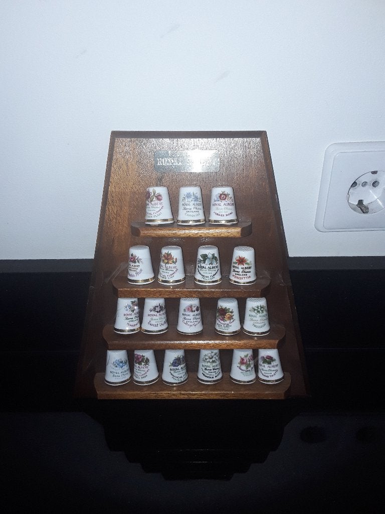 Royal albert vingerhoedrek met alle decors RA vingerhoedjes, Verzenden, Zo goed als nieuw, Porselein, Overige typen