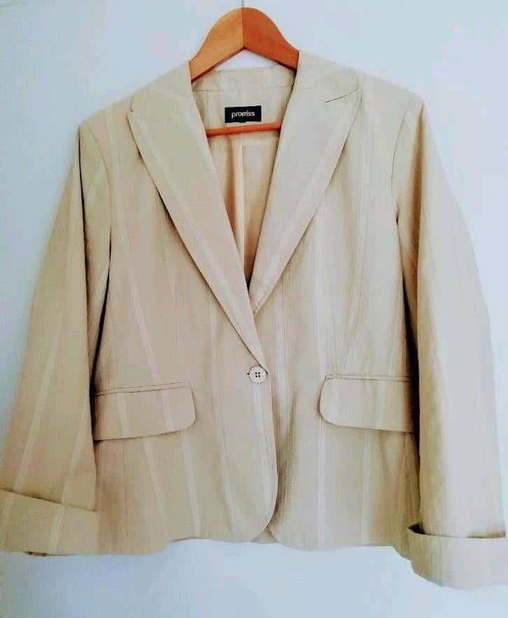Prachtige jasje colbert Promiss 42 beige en subtiel streepje, Kleding | Dames, Jasjes, Kostuums en Pakken, Zo goed als nieuw, Jasje