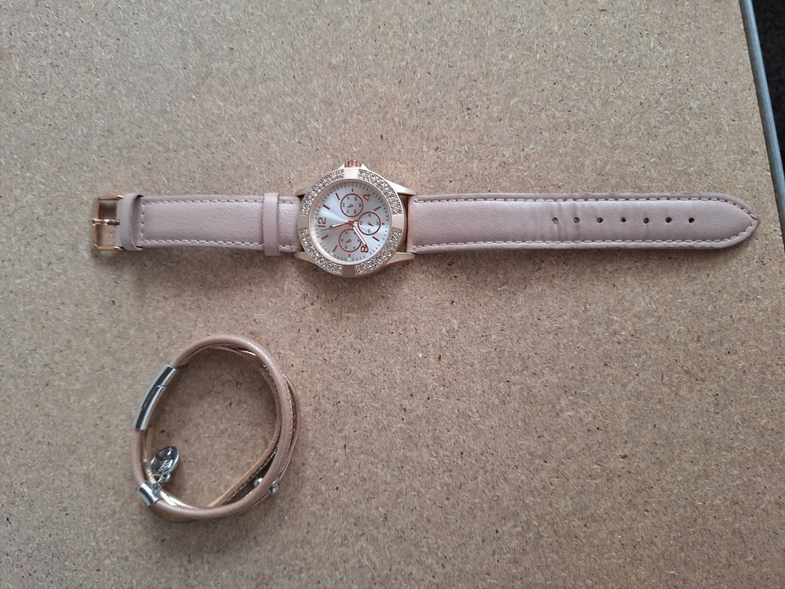 Dames horloge met een armbandje licht rosé, Overige merken, Overige materialen, Polshorloge, Overige materialen