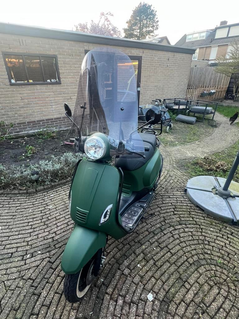 Groene BTC scooter RIVA 2023, Fietsen en Brommers, Snorfietsen en Snorscooters, Gebruikt, Overige merken, Benzine, Ophalen