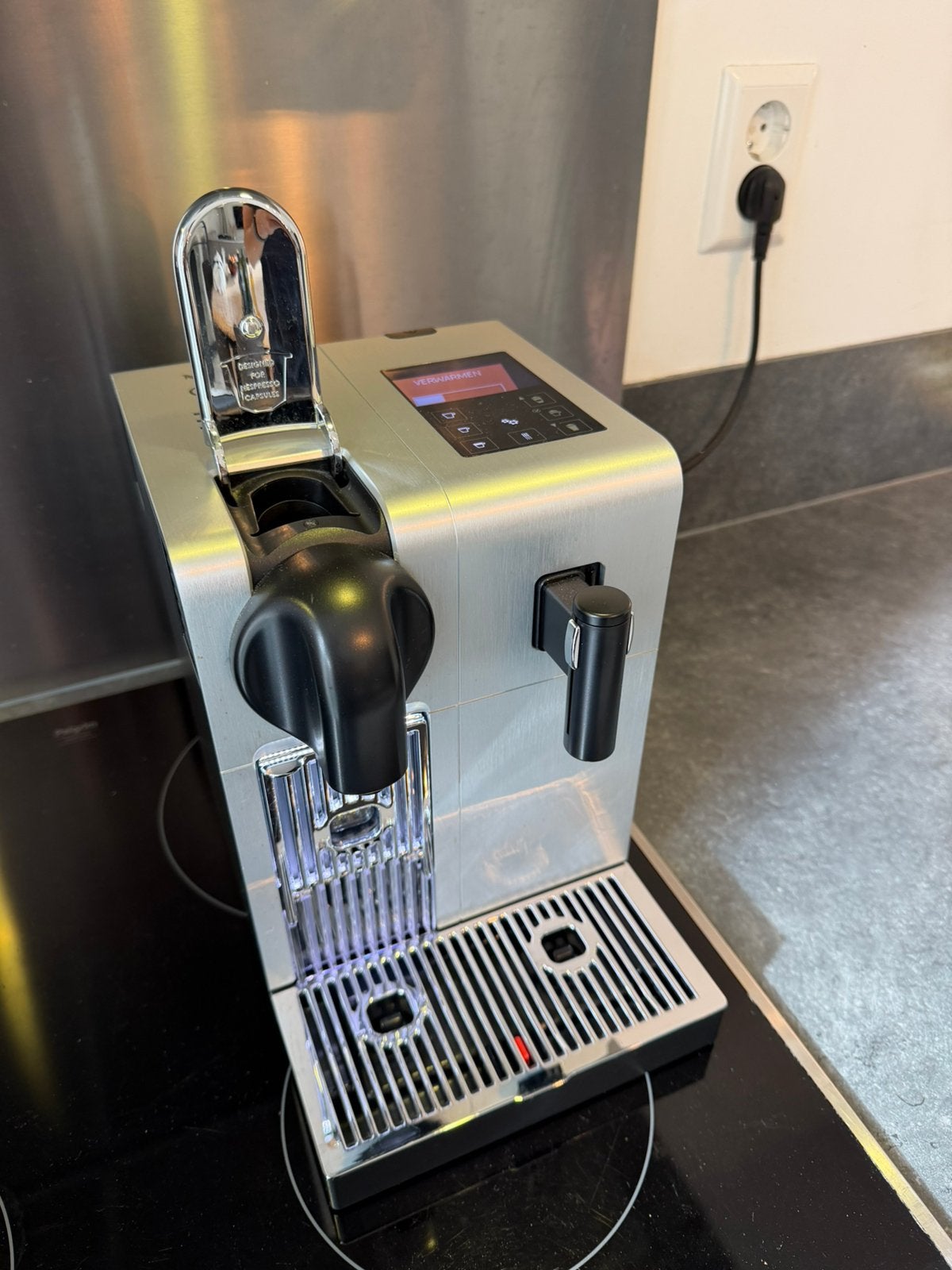 DeLonghi Nespresso Lattissima Pro EN750 Zilver, Koffiepads en cups, Espresso apparaat, Ophalen of Verzenden, Zo goed als nieuw