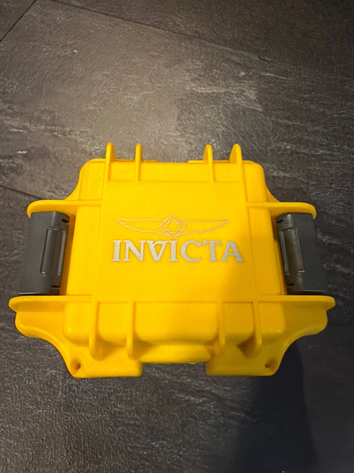Invicta Horlogekoffer - Geel, Robuust en Beschermend, Ophalen of Verzenden, Nieuw
