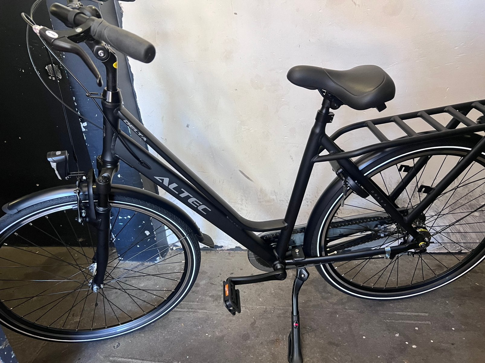 Fiets 28 inch gloednieuw, Ophalen, Zo goed als nieuw, Overige merken, Versnellingen