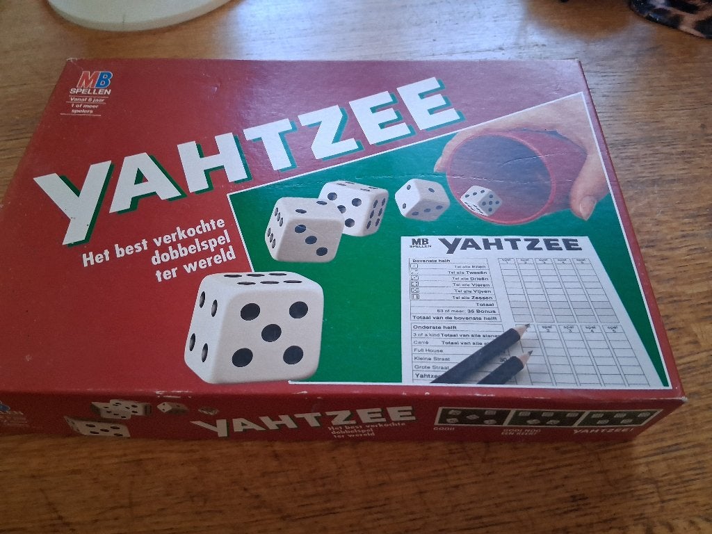 yahtzee, Ophalen, MB, Zo goed als nieuw, Drie of vier spelers