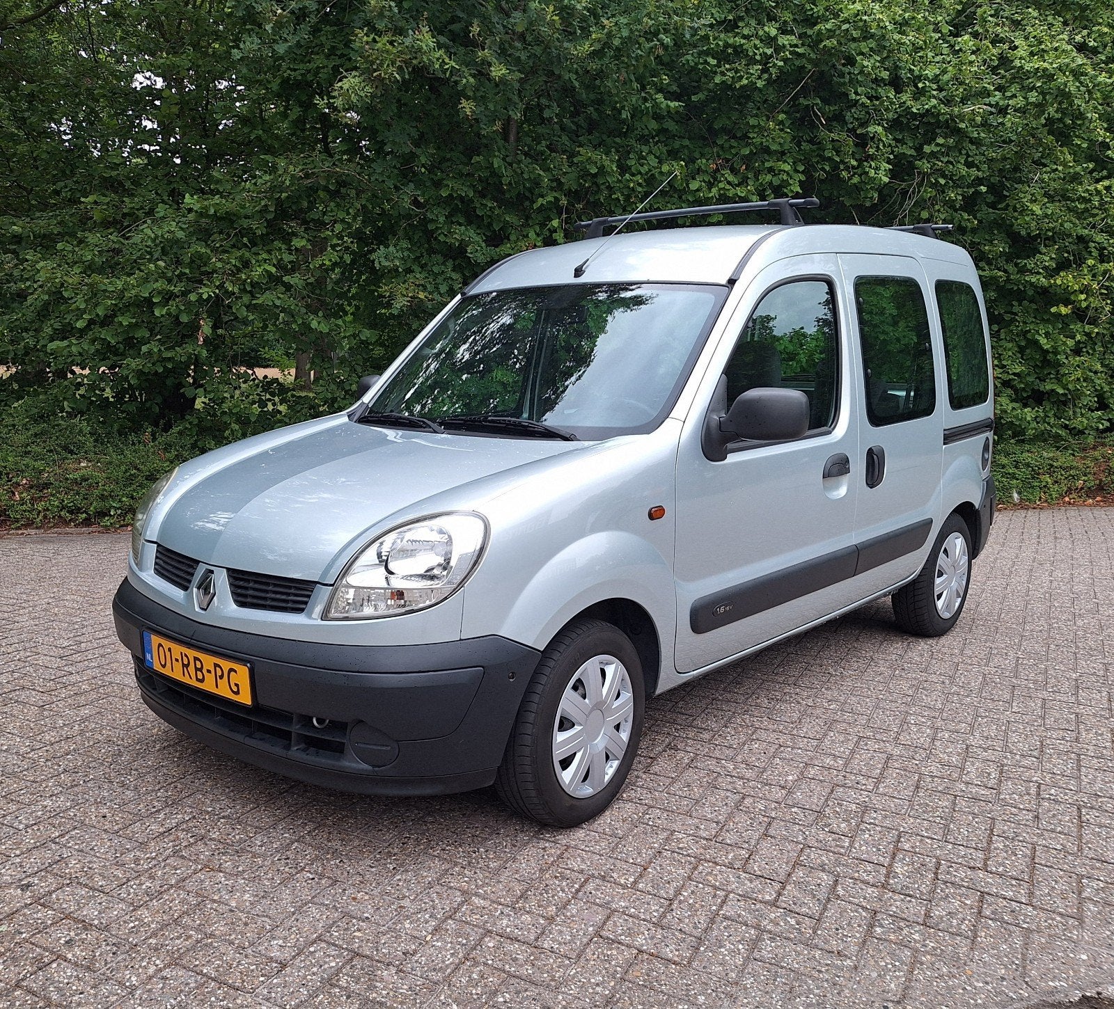 Renault Kangoo  Privilege 1.6 16V 70KW 2005 Grijs AIRCO, Auto's, Renault, 49 €/maand, Origineel Nederlands, Handgeschakeld, Kangoo