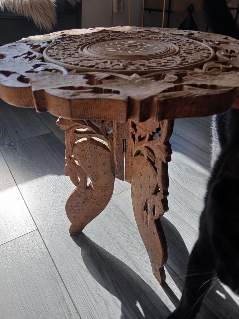 Prachtig handgesneden bijzettafeltje met inlegwerk, Ophalen