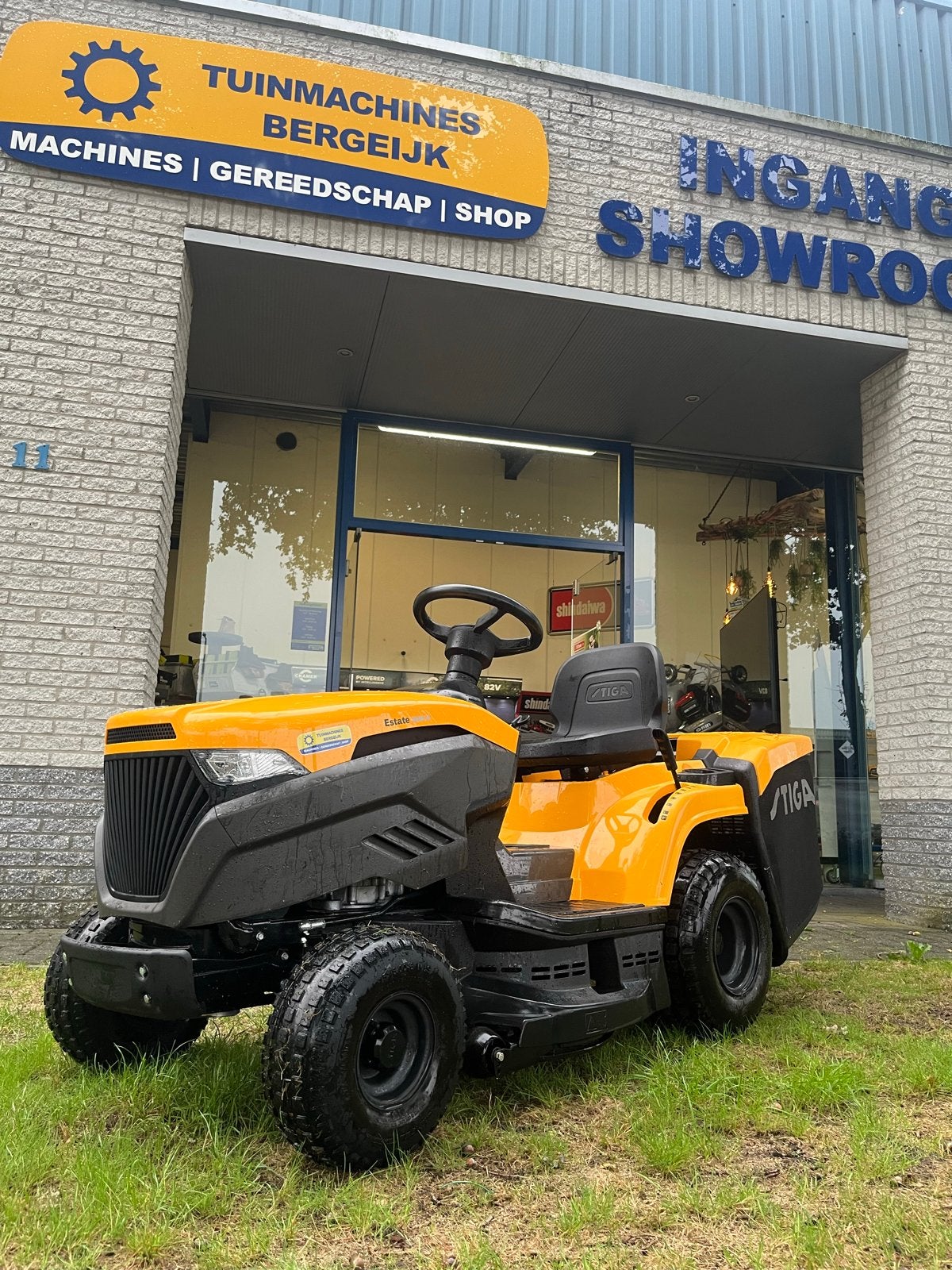 Zeer nette Stiga Estate 3084H Zitmaaier - Incl. onderhoud, Tuin en Terras, Cirkelmaaier, Ophalen of Verzenden, Zo goed als nieuw