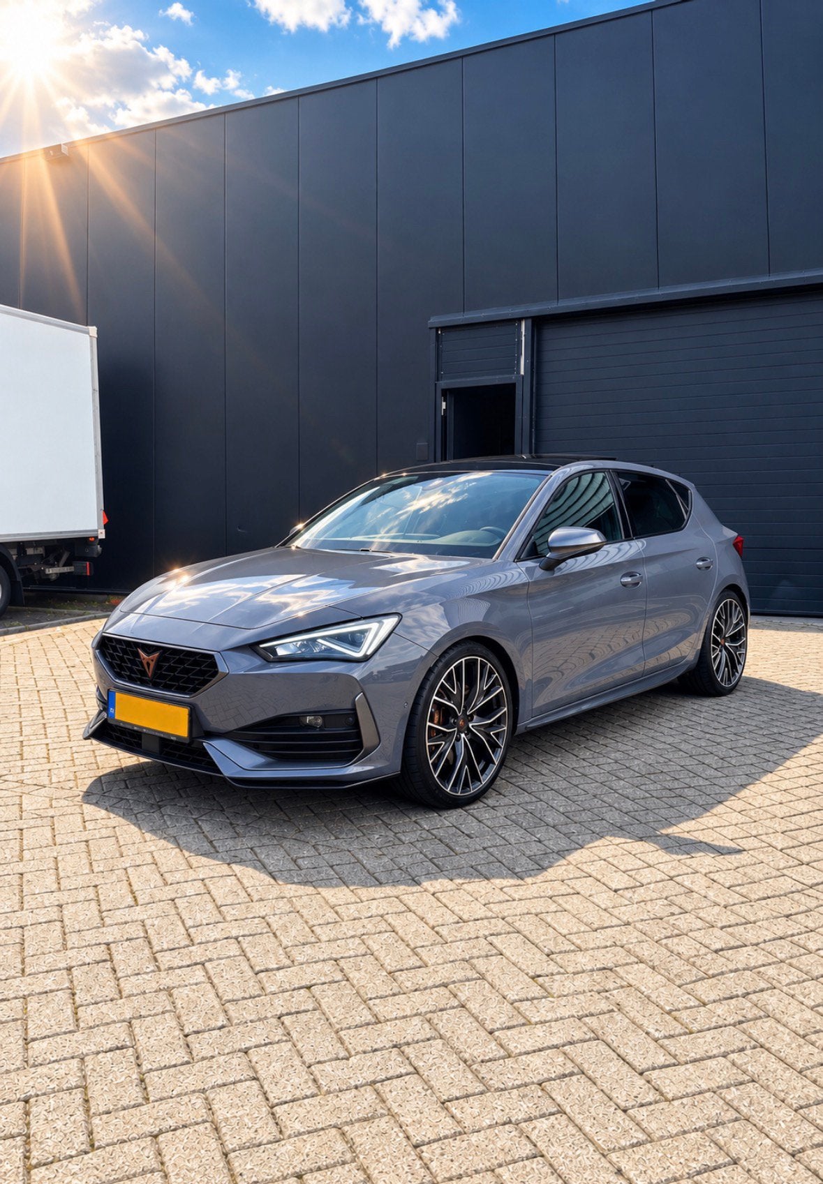 Cupra Leon 2.0 300+PK 2022 Grijs PANO/SFEER/VIRTUAL/STOELVER, Auto's, Zwart, Leon, Leder en Stof, Vierwielaandrijving